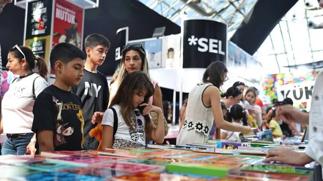 Antalya Kitap Fuarı Ziyaretçi Patlaması Yaşadı! 3